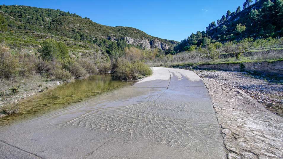 Carratera para llegar al Como LLegar a Piscina natural de (Barranc de la Encantada)