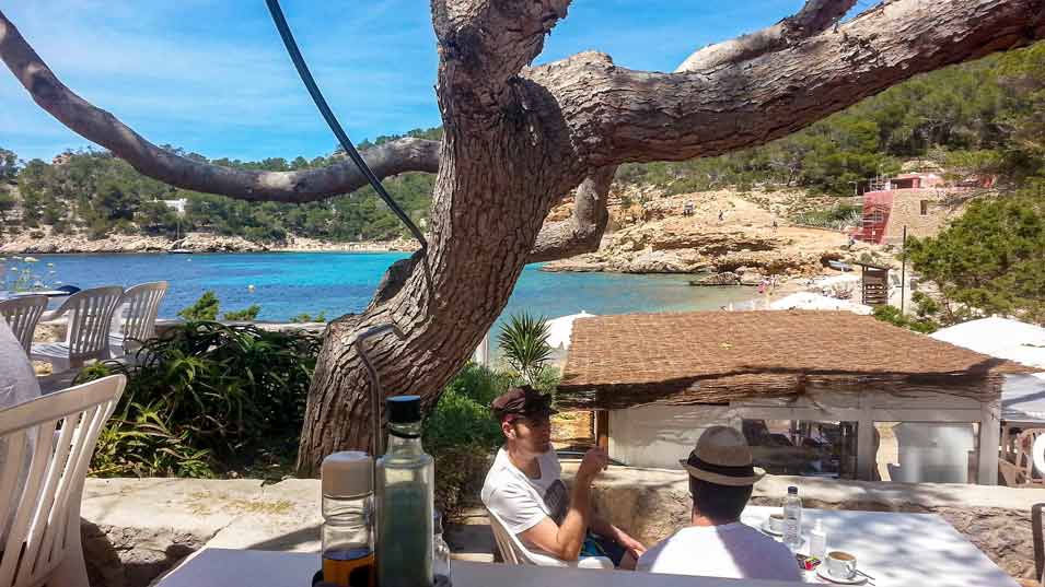 terraza de restaurante cala salada