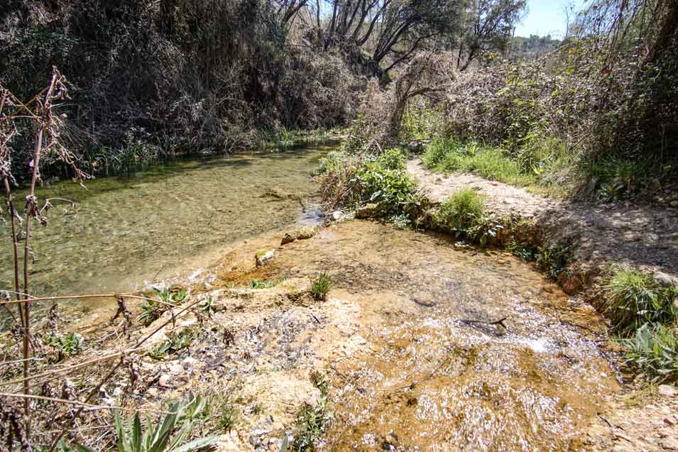 Como llegar al Toll-Blau---poza-con-cataratas---Alicante