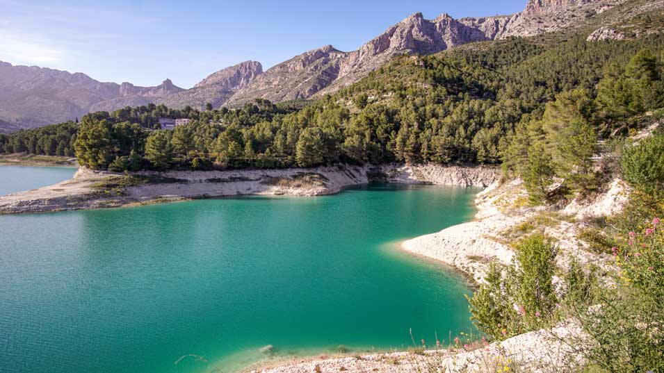 Castillo de Guadalest: ruta de senderismo por el pueblo medieval de Alicante
