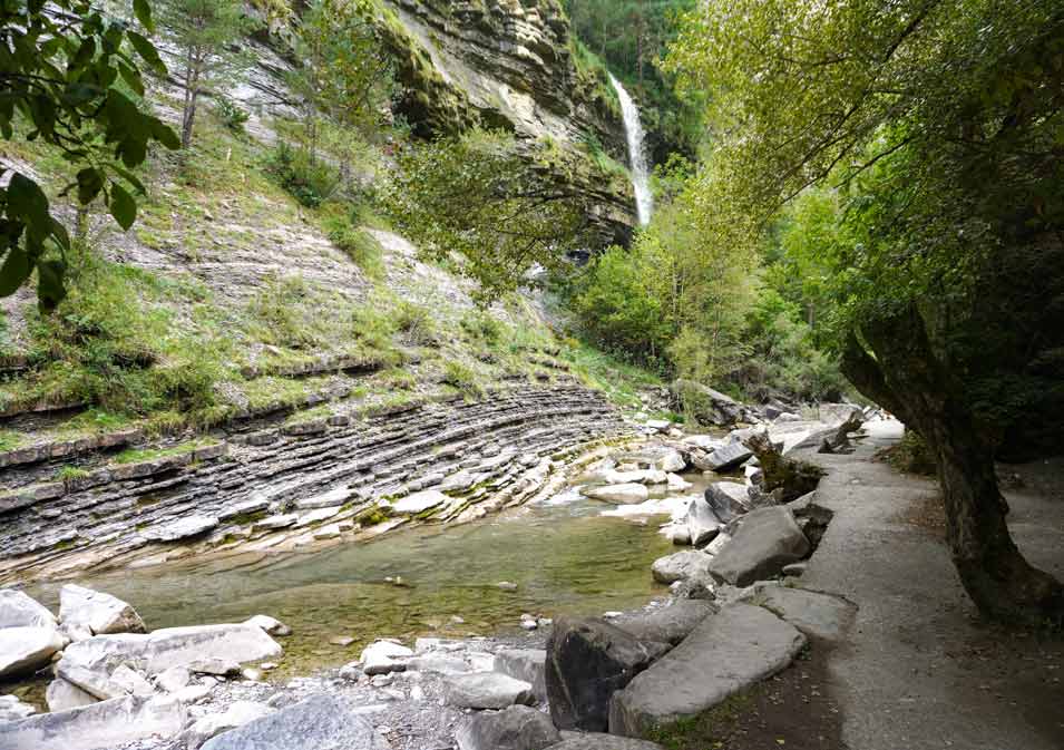 como llegar Cascada-de-Sorrosal por ruta junto al rio