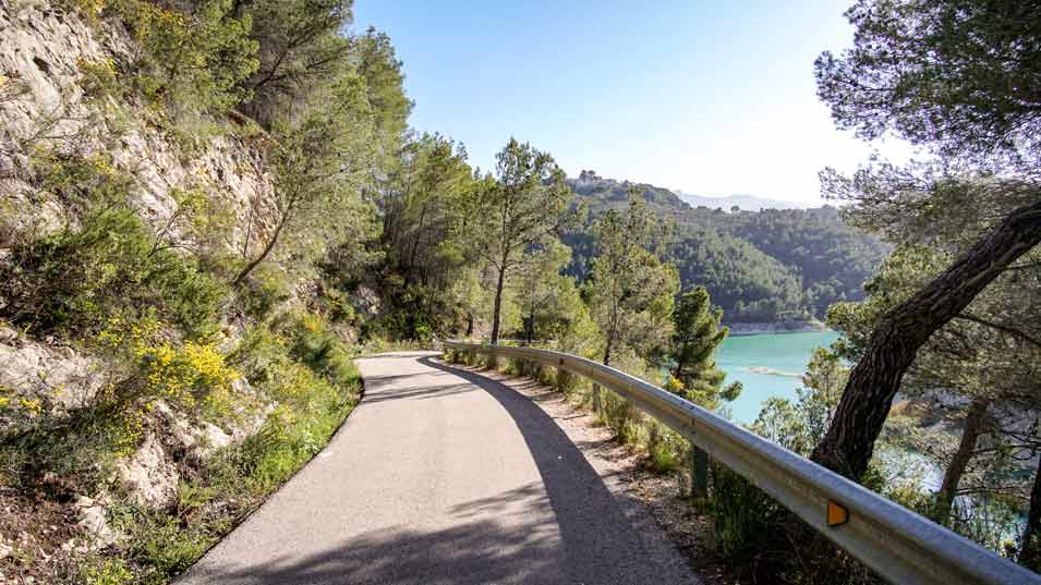 walking around Guadalest Reservoir