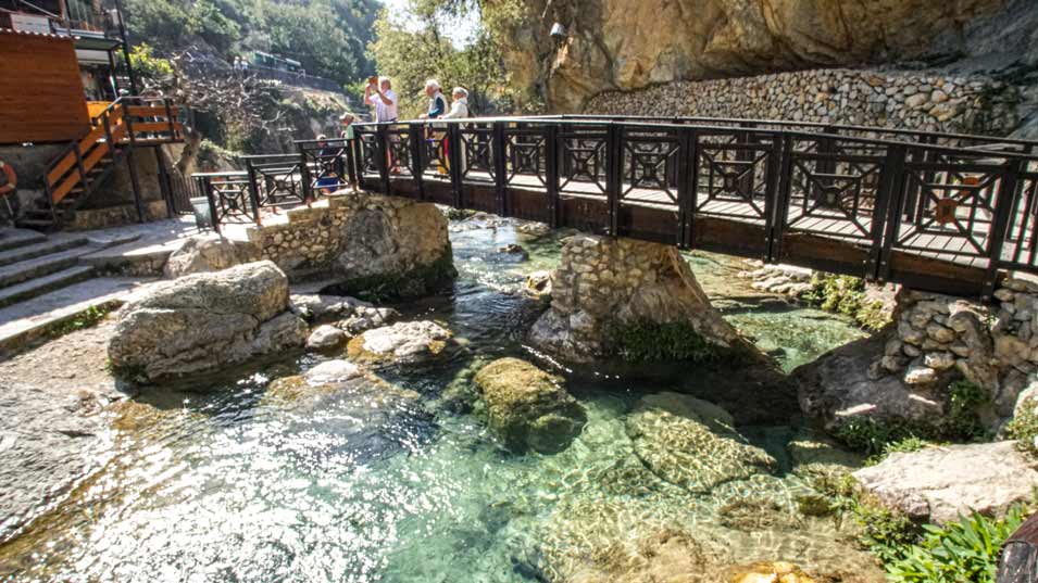 bridge in fron to main waterfall at Algar Waterfalls