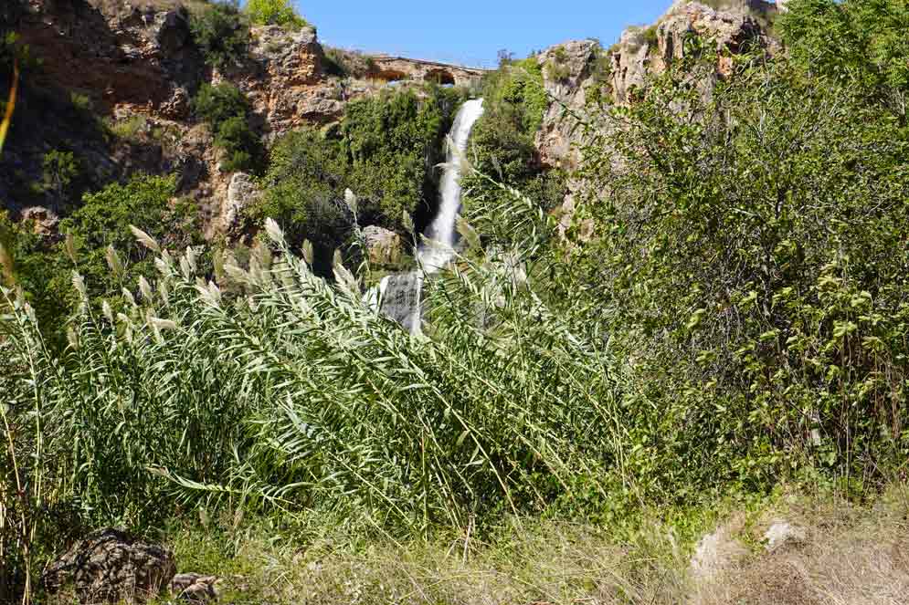 activities -El-Salto-de-Chella---swimming in waterfall