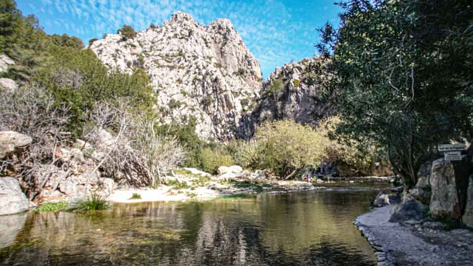 walking route along riverbed at Algar Waterfalls