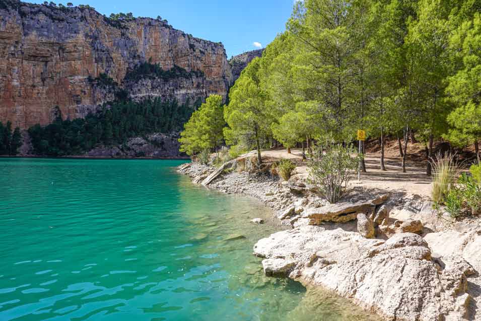 picnic in the shade - Cortes de Pallás Reservoir