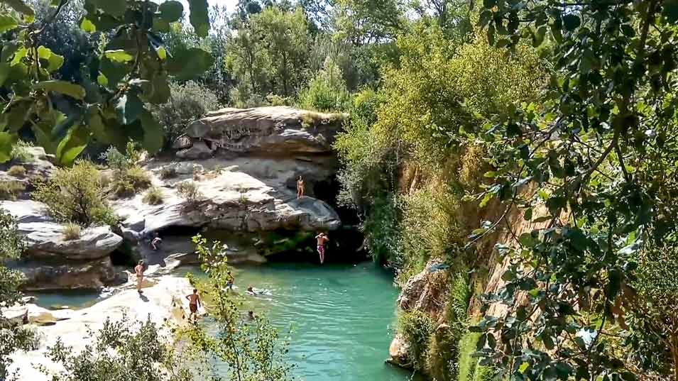 jumping to pozán-de-Vero pool