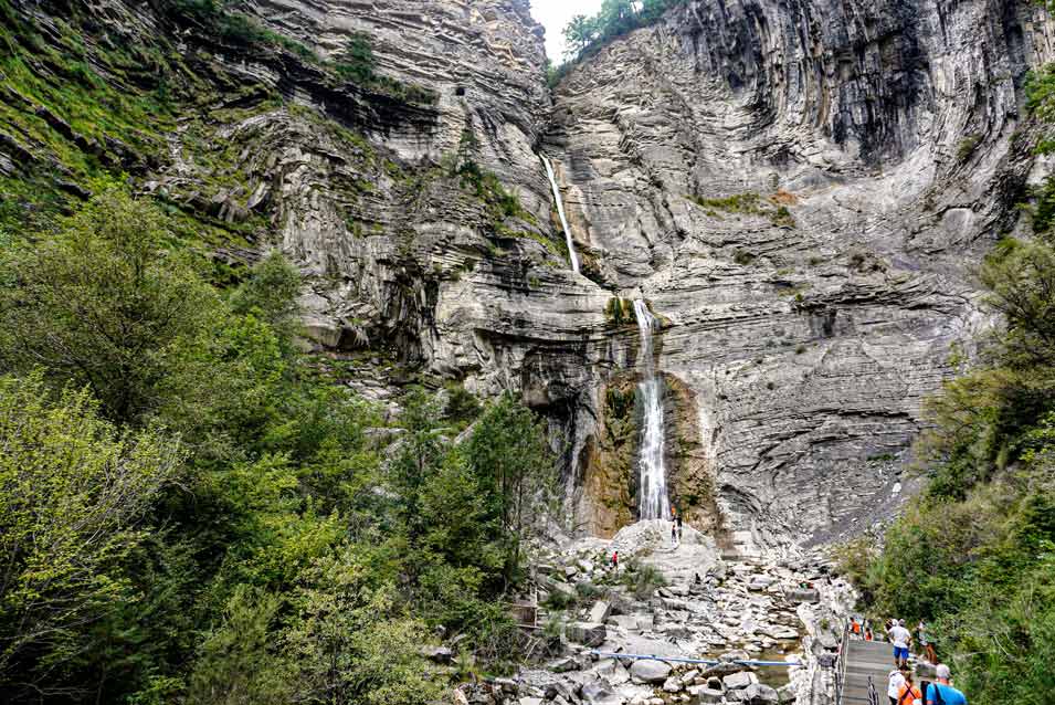  route broto to Cascada-de-Sorrosal waterfall